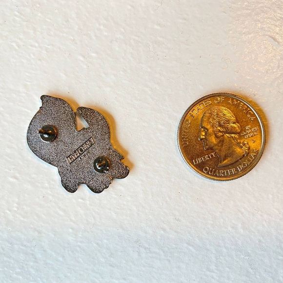 Pokemon Eevee Hard Enamel Pin - Picture 2 of 3